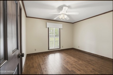One level home with 2057 sq ft. 3 large bedrooms 2 full - photo 32