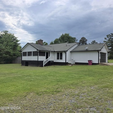 One level home with 2057 sq ft. 3 large bedrooms 2 full - photo 33
