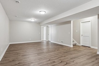 This beautiful home is in like new condition; with 4 bedrooms - photo 37