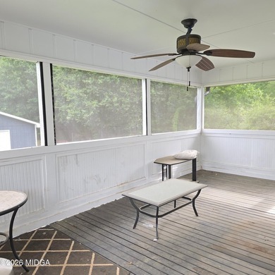 One level home with 2057 sq ft. 3 large bedrooms 2 full - photo 38