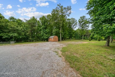 Welcome to this gorgeous and spacious 4,152 sq. ft. family home - photo 39