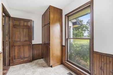 One level home with 2057 sq ft. 3 large bedrooms 2 full - photo 39