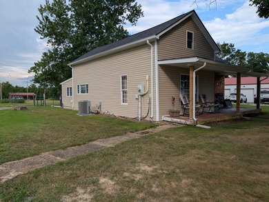 This recently renovated and tastefully updated 3 bedroom, 1 bath - photo 2