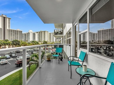Lifestyle by the beach in a very social community. Building - photo 3