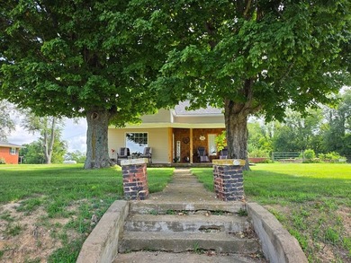 This recently renovated and tastefully updated 3 bedroom, 1 bath - photo 8