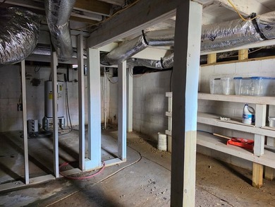 This recently renovated and tastefully updated 3 bedroom, 1 bath - photo 10