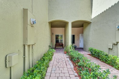 Spacious townhome in the gated Cali Greens community of Keys - photo 4