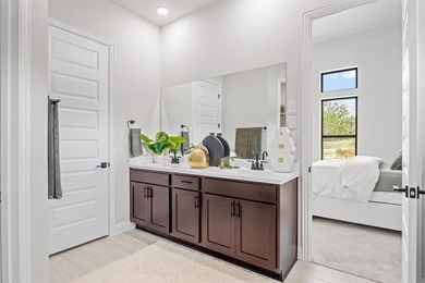 BRAND NEW CONSTRUCTION by Oakmont Homes. This charming garden - photo 11