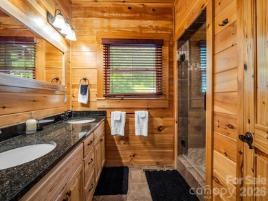 Stunning log cabin in Riverbend at Lake Lure offers mountain - photo 15