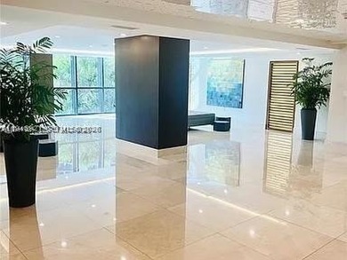 LARGEST 1 bedroom Balcony on Brickell key with beautiful pool - photo 6