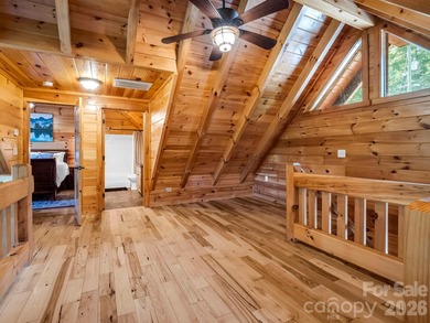 Stunning log cabin in Riverbend at Lake Lure offers mountain - photo 18