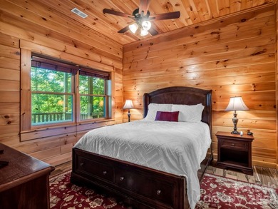 Stunning log cabin in Riverbend at Lake Lure offers mountain - photo 25