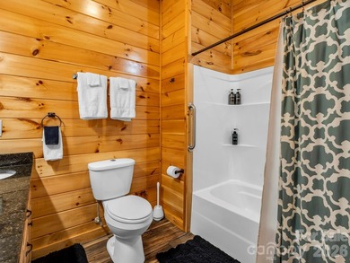 Stunning log cabin in Riverbend at Lake Lure offers mountain - photo 28