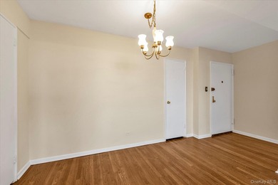 Very Sunny and Spacious Corner Apartment in the Exclusive - photo 9