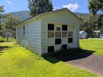 Affordable Diamond in the Rough: Your Opportunity Awaits in East - photo 4