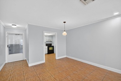 Charming 2 bedroom, 1 bathroom villa in the desirable Dudley - photo 6