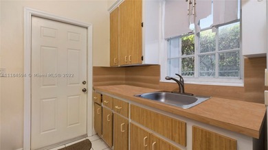 Exceptional opportunity to buy this mid century 3 bed & 2 bath - photo 13