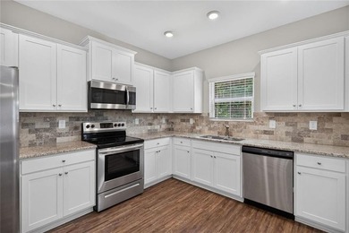 Move-in ready 4 bedroom 2 1/2 bath in Lakeside just in time for - photo 14