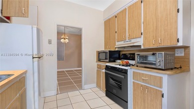 Exceptional opportunity to buy this mid century 3 bed & 2 bath - photo 14