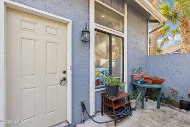 3BR/2.5BA corner-unit condo in a quiet, centrally located - photo 4