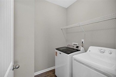 Move-in ready 4 bedroom 2 1/2 bath in Lakeside just in time for - photo 17