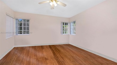Exceptional opportunity to buy this mid century 3 bed & 2 bath - photo 18