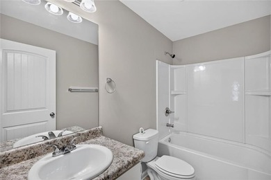 Move-in ready 4 bedroom 2 1/2 bath in Lakeside just in time for - photo 20