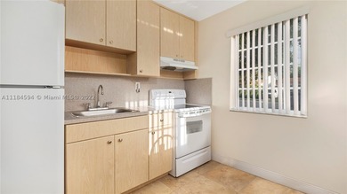 Exceptional opportunity to buy this mid century 3 bed & 2 bath - photo 20