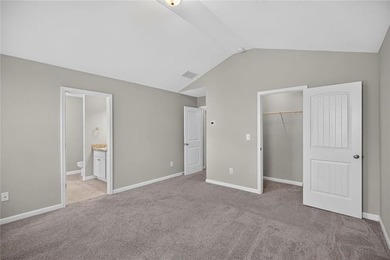 Move-in ready 4 bedroom 2 1/2 bath in Lakeside just in time for - photo 23