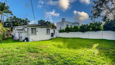 Exceptional opportunity to buy this mid century 3 bed & 2 bath - photo 26