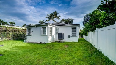 Exceptional opportunity to buy this mid century 3 bed & 2 bath - photo 27