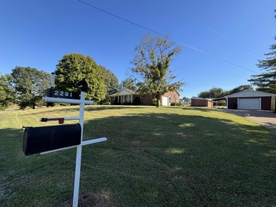 (private lake, pond, creek) Home For Sale in Fulton Kentucky