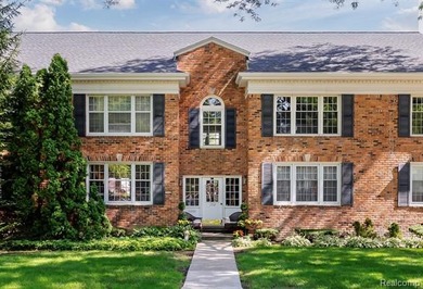 Highly desirable 2-bedroom, 2-bath Foxcroft condo in a fantastic - photo 1