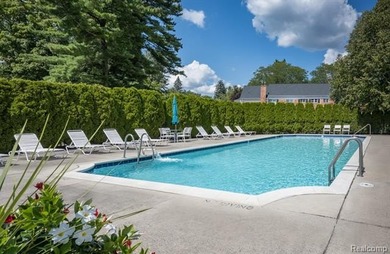 Highly desirable 2-bedroom, 2-bath Foxcroft condo in a fantastic - photo 2