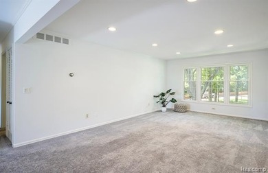 Highly desirable 2-bedroom, 2-bath Foxcroft condo in a fantastic - photo 3