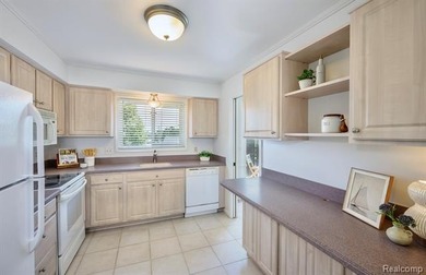 Highly desirable 2-bedroom, 2-bath Foxcroft condo in a fantastic - photo 8