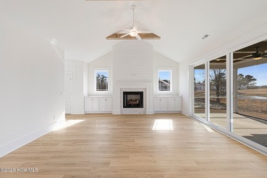 Experience the perfect blend of comfort, style, and golf course - photo 3