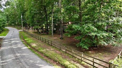 Enjoy peaceful country living on approximately 5.02 fully fenced - photo 2