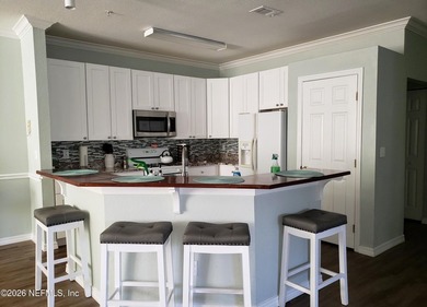 FIRST FLOOR LARGE UNIT FOR CORPORATE OR LONG TERM RENTAL with - photo 4