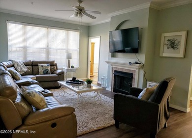 FIRST FLOOR LARGE UNIT FOR CORPORATE OR LONG TERM RENTAL with - photo 5