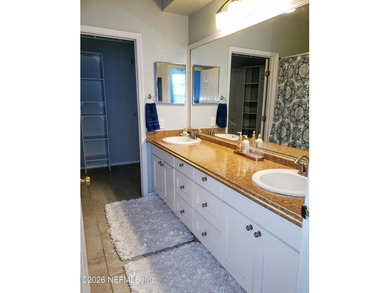 FIRST FLOOR LARGE UNIT FOR CORPORATE OR LONG TERM RENTAL with - photo 9
