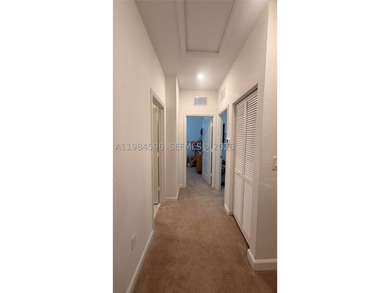 Beautiful and well-maintained 3-bedroom, 2.5-bath townhouse - photo 11