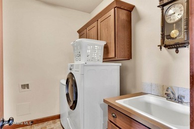 Welcome to Radiant Lake Living! Located in the highly desirable - photo 16