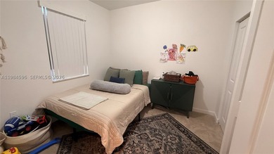 Beautiful and well-maintained 3-bedroom, 2.5-bath townhouse - photo 18