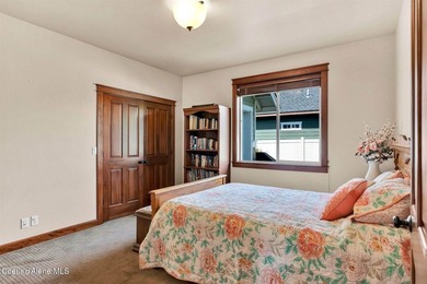 Welcome to Radiant Lake Living! Located in the highly desirable - photo 19