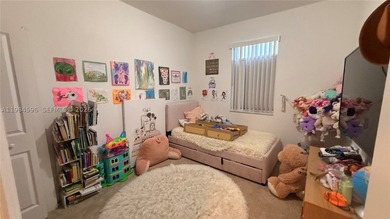 Beautiful and well-maintained 3-bedroom, 2.5-bath townhouse - photo 20
