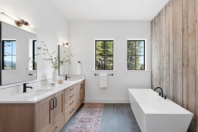 Move-In Ready Mountain Retreat! Nestled between Lake Cascade and - photo 22