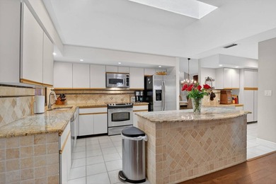 Experience the pinnacle of coastal elegance in one of Naples' - photo 27