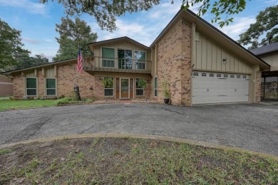 Nestled directly on the scenic Golf Course in Hideaway, this - Lake Home For Sale in Hideaway, Texas