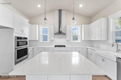 Welcome to the Madison Plan by Hunter Quinn Homes, a stunning - photo 11